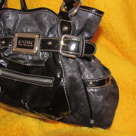CLASSIC BLACK KATHY VAN ZEELAND PURSE-CHARMS-SHINY-POCKETS-VEGAN-PERFECT! - Picture 7 of 14
